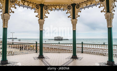 Les Infirmières de l'kiosque près de la plage de Brighton et Hove Banque D'Images