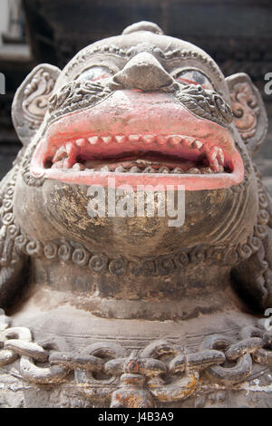 Un lion à la Temple Guardian Hiranyavarna Mahavihara - le Temple d'Or - Patan Népal Katmandou, Lalitpur ou Banque D'Images