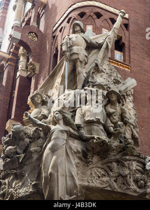 Miguel Blay's sculpture, la canción popular catalana, sur la façade de Palau de la Música Catalana, Barcelone, Espagne. Banque D'Images