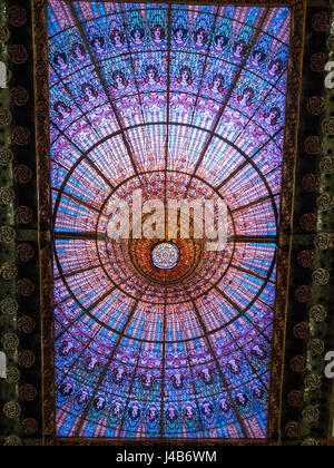 Vitrail de lucarne lucarne de Palau de la Música Catalana, Barcelone Espagne. Banque D'Images