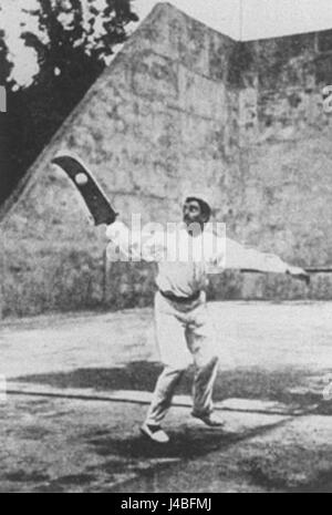 Pelota est un jeu de balle basque traditionnel, largement populaire en Espagne et dans certaines parties de l'Amérique latine. Cette référence fait probablement référence à la pratique ou au développement historique de gameâ€™ vers 1900. Banque D'Images