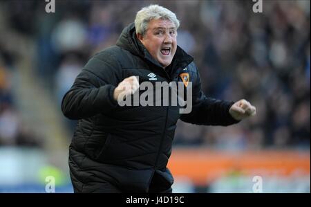 STEVE BRUCE CÉLÈBRE DAME N' Hull City FC V QUEENS PARK S'EST KC Stadium HULL ANGLETERRE 21 Février 2015 Banque D'Images