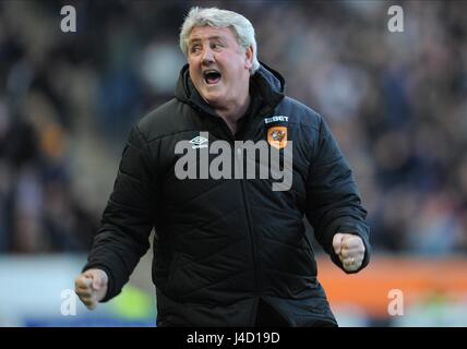 STEVE BRUCE CÉLÈBRE DAME N' Hull City FC V QUEENS PARK S'EST KC Stadium HULL ANGLETERRE 21 Février 2015 Banque D'Images