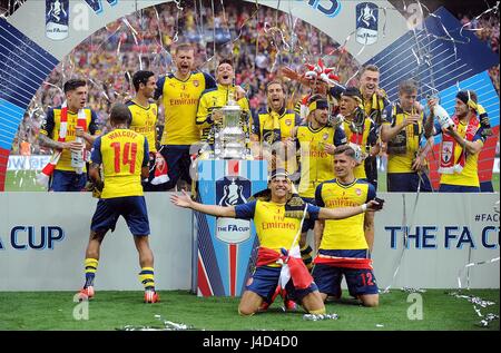 L'équipe d'ARSENAL CÉLÉBRER WIT V ARSENAL ASTON VILLA WEMBLEY Londres Angleterre 30 Mai 2015 Banque D'Images