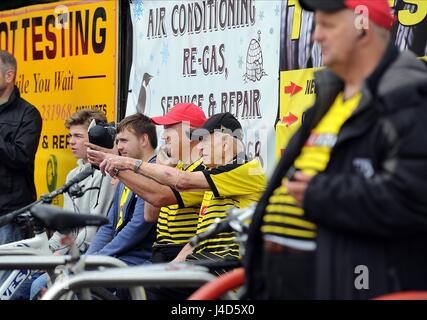 WATFORD FANS à l'extérieur du vicaire WATFORD V SOUTHAMPTON VICARAGE ROAD STADIUM WATFORD ANGLETERRE 23 Août 2015 Banque D'Images