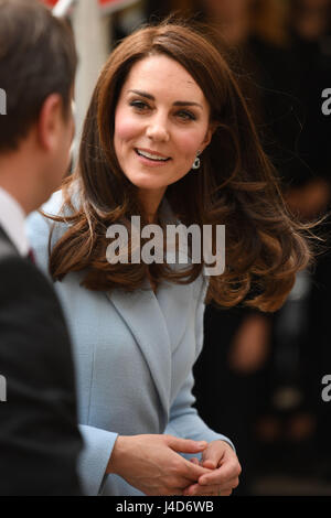 La duchesse de Cambridge touring un festival sur le thème du vélo en place de Clairefontaine pendant une journée de visites au Luxembourg où elle assiste à des commémorations marquant le 150e anniversaire 1867 Traité de Londres, qui a confirmé l'indépendance du pays et la neutralité. Banque D'Images