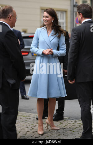 La duchesse de Cambridge touring un festival sur le thème du vélo en place de Clairefontaine pendant une journée de visites au Luxembourg où elle assiste à des commémorations marquant le 150e anniversaire 1867 Traité de Londres, qui a confirmé l'indépendance du pays et la neutralité. Banque D'Images