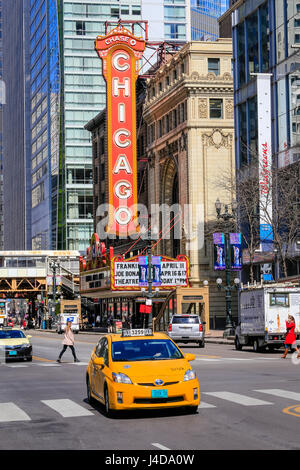 Scène de rue à Chicago, Chicago Theatre, Chicago, Illinois, USA, Amérique, Stra§enszene suis théâtre de Chicago, Chicago, Illinois, USA, Jeux Banque D'Images