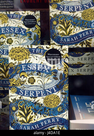 L'Essex Serpent, best seller par Sarah Perry à Londres, fenêtre librairie Banque D'Images