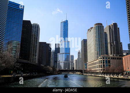 La rivière Chicago avec Trump Tower Chicago, Chicago, Illinois, USA, Amérique, Chicago River mit Trump Tower Chicago, Chicago, Illinois, USA, Nordamer Banque D'Images