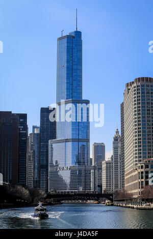 La rivière Chicago avec Trump Tower Chicago, Chicago, Illinois, USA, Amérique, Chicago River mit Trump Tower Chicago, Chicago, Illinois, USA, Nordamer Banque D'Images