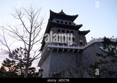 Tir à l'ARC Tour de Zhengyangmen est une porte dans le mur de la ville historique situé au sud de la Place Tiananmen, à Beijing Banque D'Images