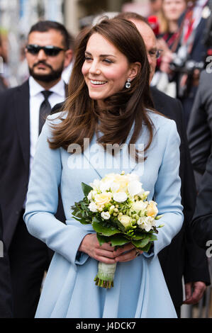 La duchesse de Cambridge touring un festival sur le thème du vélo en place de Clairefontaine Luxembourg, durant une journée de visites au Luxembourg où elle assiste à des commémorations marquant le 150e anniversaire 1867 Traité de Londres, qui a confirmé l'indépendance du pays et la neutralité. Banque D'Images