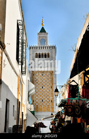 Mosquée mosquée Jamaa Ez Zitouna dans la Médina de la ville de Tunis, en Tunisie, l'Afrique Banque D'Images