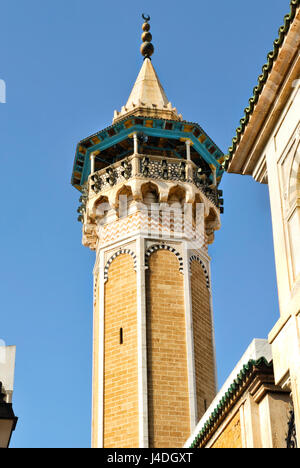 Minaret et la mosquée Hammouda Pacha n la Médina de la ville de Tunis, en Tunisie, l'Afrique Banque D'Images