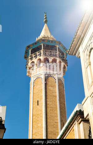 Minaret et la mosquée Hammouda Pacha n la Médina de la ville de Tunis, en Tunisie, l'Afrique Banque D'Images