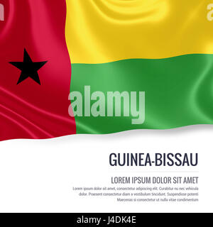 Le drapeau de la Guinée-Bissau soyeux forme sur un fond blanc avec le texte en blanc pour votre message publicitaire. Le rendu 3D. Banque D'Images