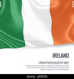 Pavillon de l'Irlande soyeux forme sur un fond blanc avec le texte en blanc pour votre message publicitaire. Le rendu 3D. Banque D'Images