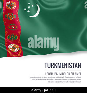 Drapeau du Turkménistan soyeux forme sur un fond blanc avec le texte en blanc pour votre message publicitaire. Le rendu 3D. Banque D'Images