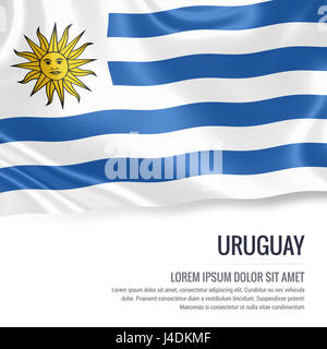 Drapeau de l'Uruguay soyeux forme sur un fond blanc avec le texte en blanc pour votre message publicitaire. Le rendu 3D. Banque D'Images