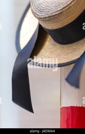 L'Italie, Venise, gondolier's hat. Banque D'Images
