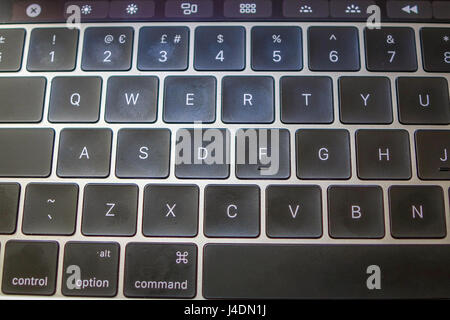 Noir et l'argent du clavier de l'ordinateur portable MacBook Pro Apple Banque D'Images