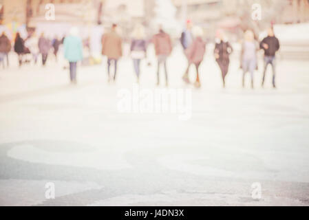 Résumé arrière-plan flou de personnes à pied en centre-ville Banque D'Images