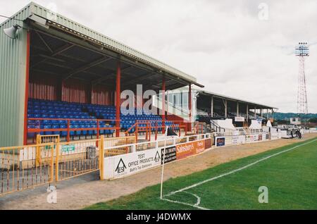 Vue générale du Twerton Park, domicile de Bath City Football Club le 21 juillet 2002 Banque D'Images