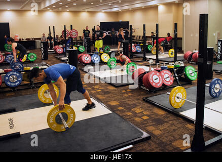 Lombard, Illinois, USA. Le 11 mai, 2017. Formation:Hall de l'USA Haltérophilie championnats nationaux à Lombard, Illinois, USA. Brent Clark/Alamy Live News Banque D'Images