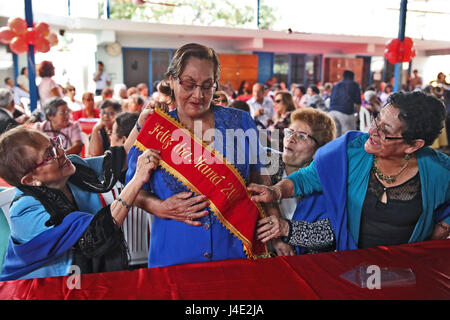 Lima, Pérou. Le 11 mai, 2017. Les femmes prennent part à un événement célébrant la Fête des mères à Lima, Pérou, le 11 mai 2017. La Fête des mères est célébrée chaque année le deuxième dimanche de mai au Pérou. Crédit : Oscar Farje Gomero/ANDINA/Xinhua/Alamy Live News Banque D'Images