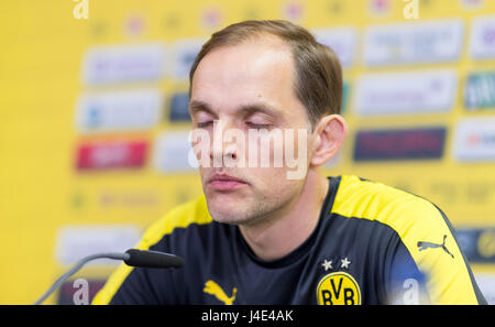 Dortmund, Allemagne. 12 mai, 2017. Le headcoach du Borussia Dortmund, Thomas Tuchel, lors d'une conférence de presse à Dortmund, en Allemagne, le 12 mai 2017. Photo : Guido Kirchner/dpa/Alamy Live News Banque D'Images