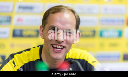 Dortmund, Allemagne. 12 mai, 2017. Le headcoach du Borussia Dortmund, Thomas Tuchel, lors d'une conférence de presse à Dortmund, en Allemagne, le 12 mai 2017. Photo : Guido Kirchner/dpa/Alamy Live News Banque D'Images