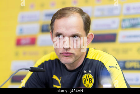 Dortmund, Allemagne. 12 mai, 2017. Le headcoach du Borussia Dortmund, Thomas Tuchel, lors d'une conférence de presse à Dortmund, en Allemagne, le 12 mai 2017. Photo : Guido Kirchner/dpa/Alamy Live News Banque D'Images