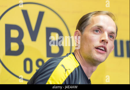 Dortmund, Allemagne. 12 mai, 2017. Le headcoach du Borussia Dortmund, Thomas Tuchel, lors d'une conférence de presse à Dortmund, en Allemagne, le 12 mai 2017. Photo : Guido Kirchner/dpa/Alamy Live News Banque D'Images