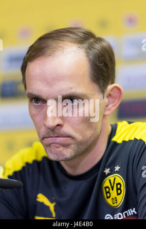 Dortmund, Allemagne. 12 mai, 2017. Le headcoach du Borussia Dortmund, Thomas Tuchel, lors d'une conférence de presse à Dortmund, en Allemagne, le 12 mai 2017. Photo : Guido Kirchner/dpa/Alamy Live News Banque D'Images