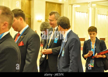 Beijing, Chine. 12 mai, 2017. L'homme le plus riche de République tchèque, de l'homme d'affaires Petr Kellner (3e à gauche) et Jaroslav Tvrdik (3e à droite) assister à la réunion du président tchèque Milos Zeman (pas sur la photo) et son homologue chinois Xi Jinping (non représenté) à Beijing, Chine, 12 mai 2017. Les mémorandums sur la coopération économique à être signé après leurs entretiens. Photo : CTK Karel Capek/Photo/Alamy Live News Banque D'Images