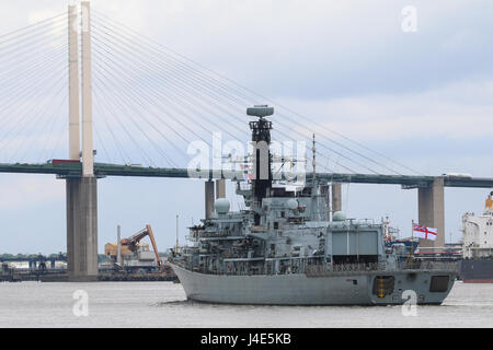 Greenhithe, Kent, UK. 12 mai, 2017. Le type 23 frégate HMS Richmond représenté sur la Tamise à Greenhithe dans Kent alors qu'elle se rend à Londres pour une visite du port. Crédit : Rob Powell/Alamy Live News Banque D'Images