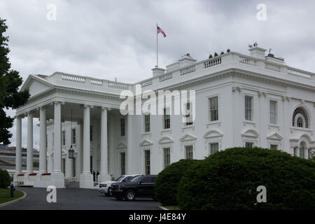 Washington DC, USA. 12 mai, 2017. La Maison Blanche est vu sous un ciel gris, vendredi 12 mai, 2017. Crédit : Michael Candelori/Alamy Live News Banque D'Images