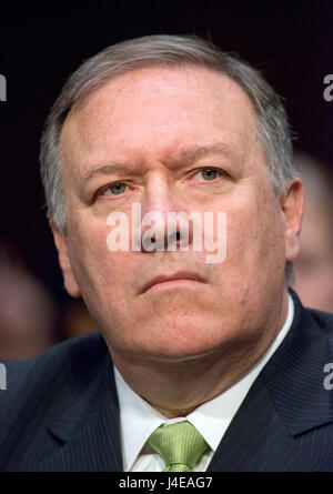 Washington, Us. Le 11 mai, 2017. Michael Pompeo, Directeur de la Central Intelligence Agency (CIA), témoigne lors de l'United States Senate Select Committee on Intelligence intitulée 'audience dans le monde entier des menaces sur la colline du Capitole à Washington, DC le jeudi 11 mai 2017. Credit : Ron Sachs/CNP (restriction : NO New York ou le New Jersey Journaux ou journaux dans un rayon de 75 km de la ville de New York) - AUCUN FIL SERVICE - Photo : Ron Sachs/CNP/dpa/Alamy Live News Banque D'Images