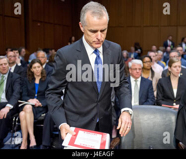 Washington, Us. Le 11 mai, 2017. Directeur par intérim du Federal Bureau of Investigation (FBI) Andrew McCabe arrive à témoigner devant le comité spécial du Sénat sur le renseignement pour une audition publique intitulée "menaces" dans le monde sur la colline du Capitole à Washington, DC le jeudi 11 mai 2017. Credit : Ron Sachs/CNP (restriction : NO New York ou le New Jersey Journaux ou journaux dans un rayon de 75 km de la ville de New York) - AUCUN FIL SERVICE - Photo : Ron Sachs/CNP/dpa/Alamy Live News Banque D'Images