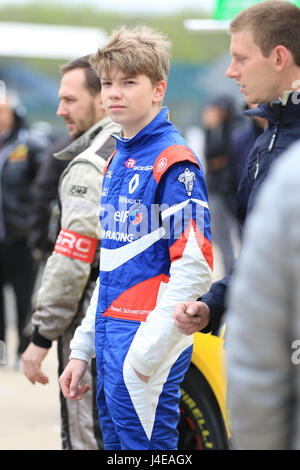 Silverstone, Royaume-Uni. 13 mai, 2017. Robert de Shwartzman R-ace GP dans la pitlane Crédit : Paren Raval/Alamy Live News Banque D'Images