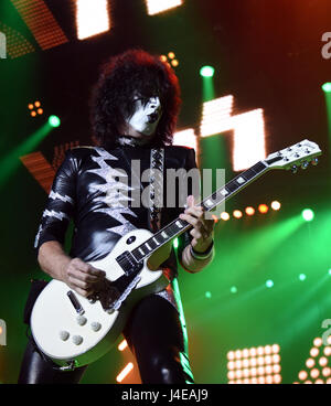 Dortmund, Allemagne. 12 mai, 2017. Le musicien de l'hardrock bande 'Kiss', Tommy Thayer, se dresse sur la scène du hall Westfalen à Dortmund, en Allemagne, le 12 mai 2017. Photo : Caroline Seidel/dpa/Alamy Live News Banque D'Images