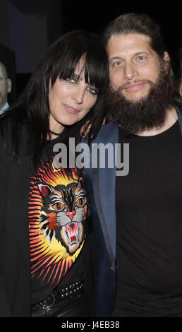 Berlin, Allemagne. 12 mai, 2017. Singer Nena et son partenaire Philipp Palm après avoir assister à la partie de l'exposition Environmental Award Green Tec à Berlin, Allemagne, 12 mai 2017. Photo : Jörg Carstensen/dpa/Alamy Live News Banque D'Images