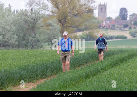 Wellingborough, Northamptonshire, U.K. 13h Mai 2017. La 38ème marche internationale de Waendel. Un peu plus de mi-chemin sur les 42 km à pied. Credit : Keith J Smith./Alamy Live News Banque D'Images