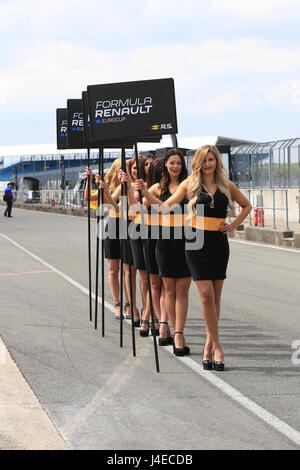 Silverstone, Royaume-Uni. 13 mai, 2017. Filles de grille pour la course 1 de l'Eurocup Formula Renault 2.0 Crédit à Silverstone : Paren Raval/Alamy Live News Banque D'Images