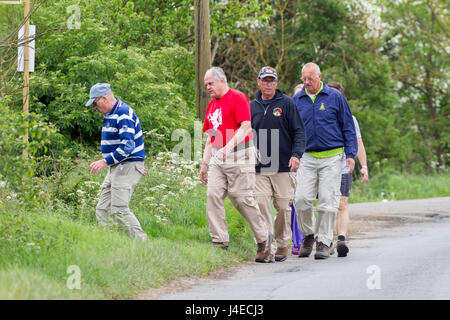 Wellingborough, Northamptonshire, U.K. 13h Mai 2017. La 38ème marche internationale de Waendel. Un peu plus de mi-chemin sur les 42 km à pied. Credit : Keith J Smith./Alamy Live News Banque D'Images