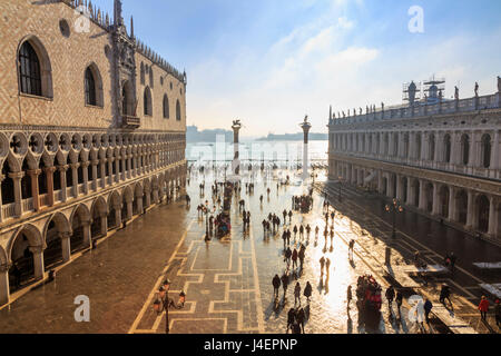 Palazzo Ducale (Palais des Doges) et Piazzetta San Marco, vue élevée en hiver, l'UNESCO, Venise, Vénétie, Italie Banque D'Images