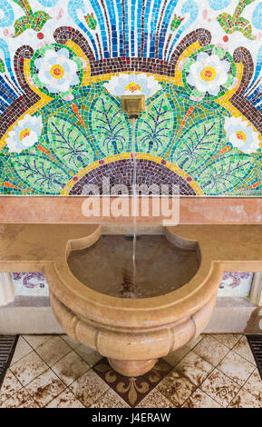 La source originale d'Évian l'eau de source, le cachet du printemps, Évian-les-Bains, France Banque D'Images