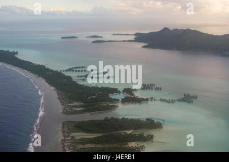 Vue aérienne de Bora Bora, îles de la société, Polynésie Française, Pacifique Banque D'Images