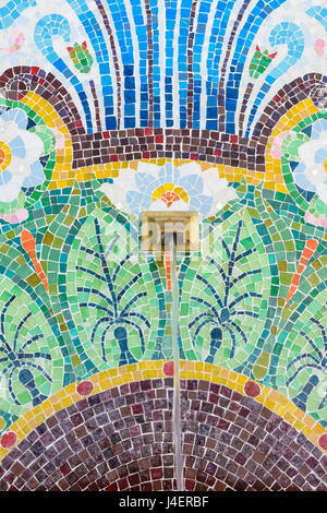 Mosaïque de près de l'hôtel de ville de la source originale de l'eau de source Evian, Évian-les-Bains, France Banque D'Images